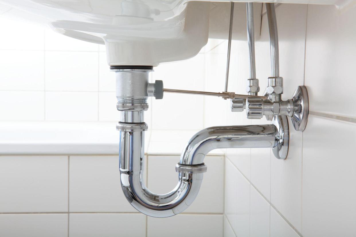Sink pipe under sink in white bathroom /// CLICK HERE FOR MORE PICTURES: