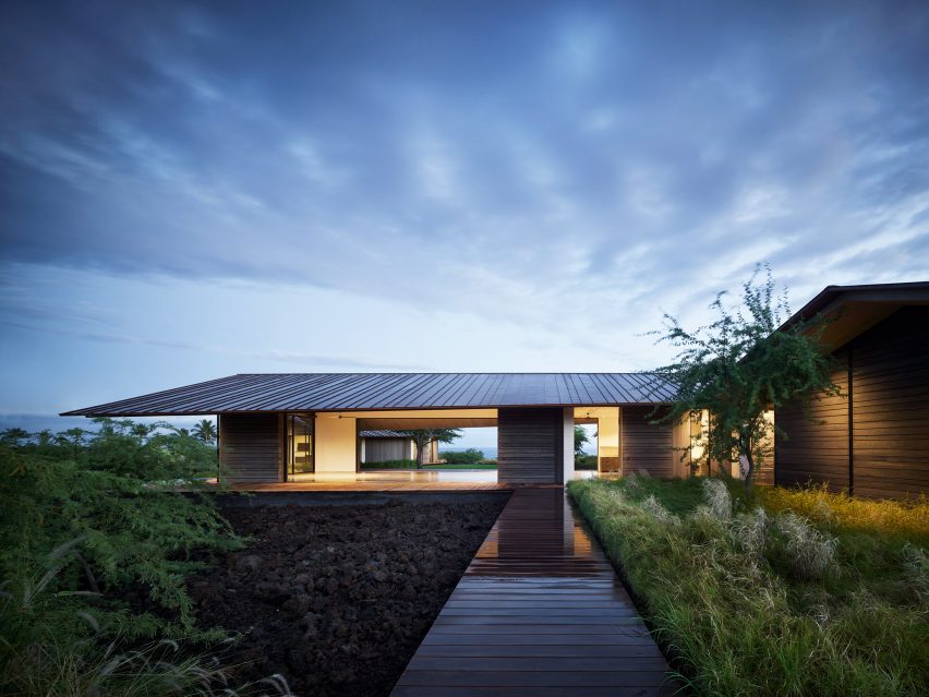Hale Mau'u at night