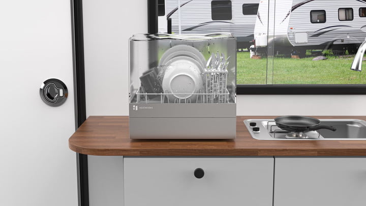 Heatsink Tetra dishwasher on the table in motorhome.