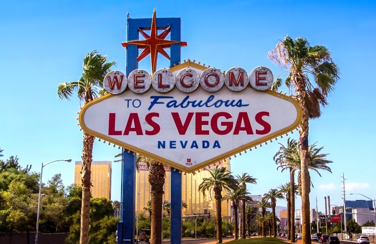 las vegas stock Installer contracted for solar project that could power all of Las Vegas