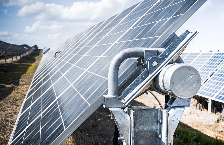 NEXTracker single-axis tracker driver NEXTracker trackers use independent row trackers that are powered by separate, dedicated solar modules. NEXTracker