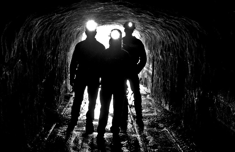 coal miners Competitive Power Ventures covering former coal mine with 200-MW solar project