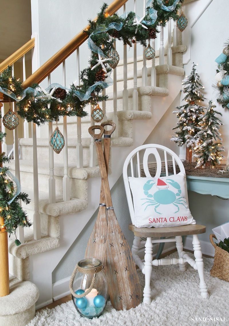 Christmas decorations on the coast via sandandsisal